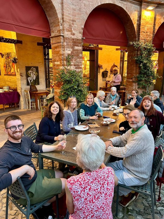 Entspanntes Aperitivo in Bagnara di Romagna, Italien 2025.