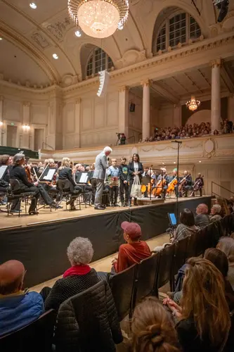 Das Berner Musikkollegium und drei Chöre bei der Aufführung von «The Armed Man» im März 2026 im Kulturcasino Bern.