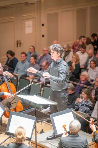 Das Berner Musikkollegium und drei Chöre bei der Aufführung von «The Armed Man» im März 2026 im Kulturcasino Bern.