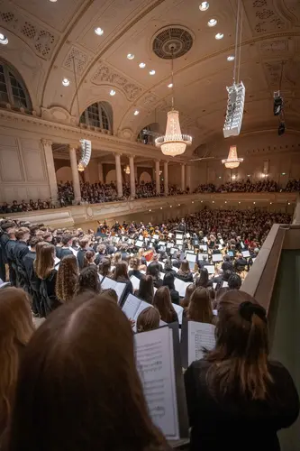 Das Berner Musikkollegium und drei Chöre bei der Aufführung von «The Armed Man» im März 2026 im Kulturcasino Bern.